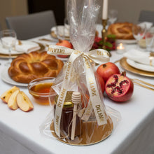 Charger l'image dans la galerie, Rosh Hashanah mini Gift basket ￼